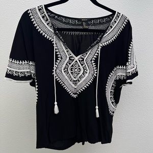 [Forever 21] Black top with white embroidery detail